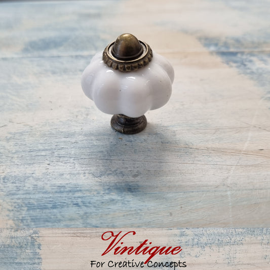 Vintage style acrylic cabinet knob 30mm-Renaissance White